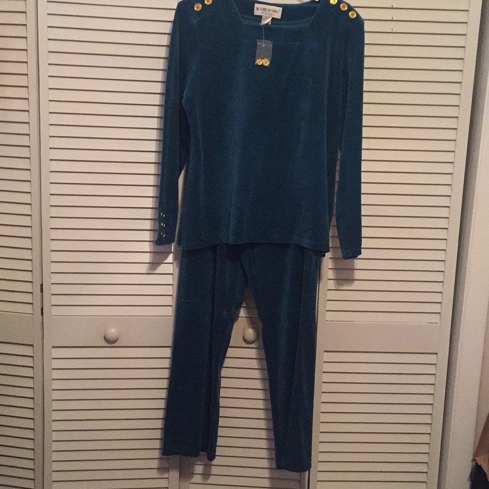 Brownstone Studio Womens  sweatsuit.